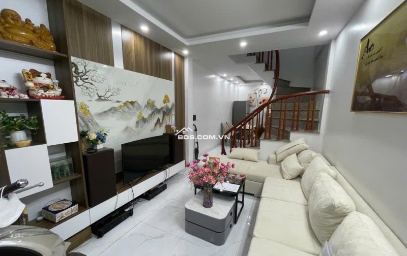 Bán Nhà Đặng Văn Ngữ, 36m², Gần Ô Tô, Full Nội Thất, Cách Phố Vài Bước Chân, Chỉ 6.35 Tỷ